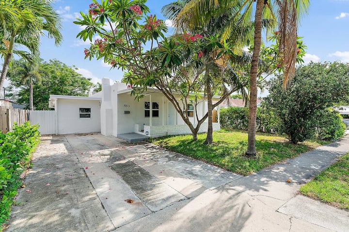 Best 3 Bed / 2 Bath Home In Heart Of Palm Beach - West Palm Beach, FL