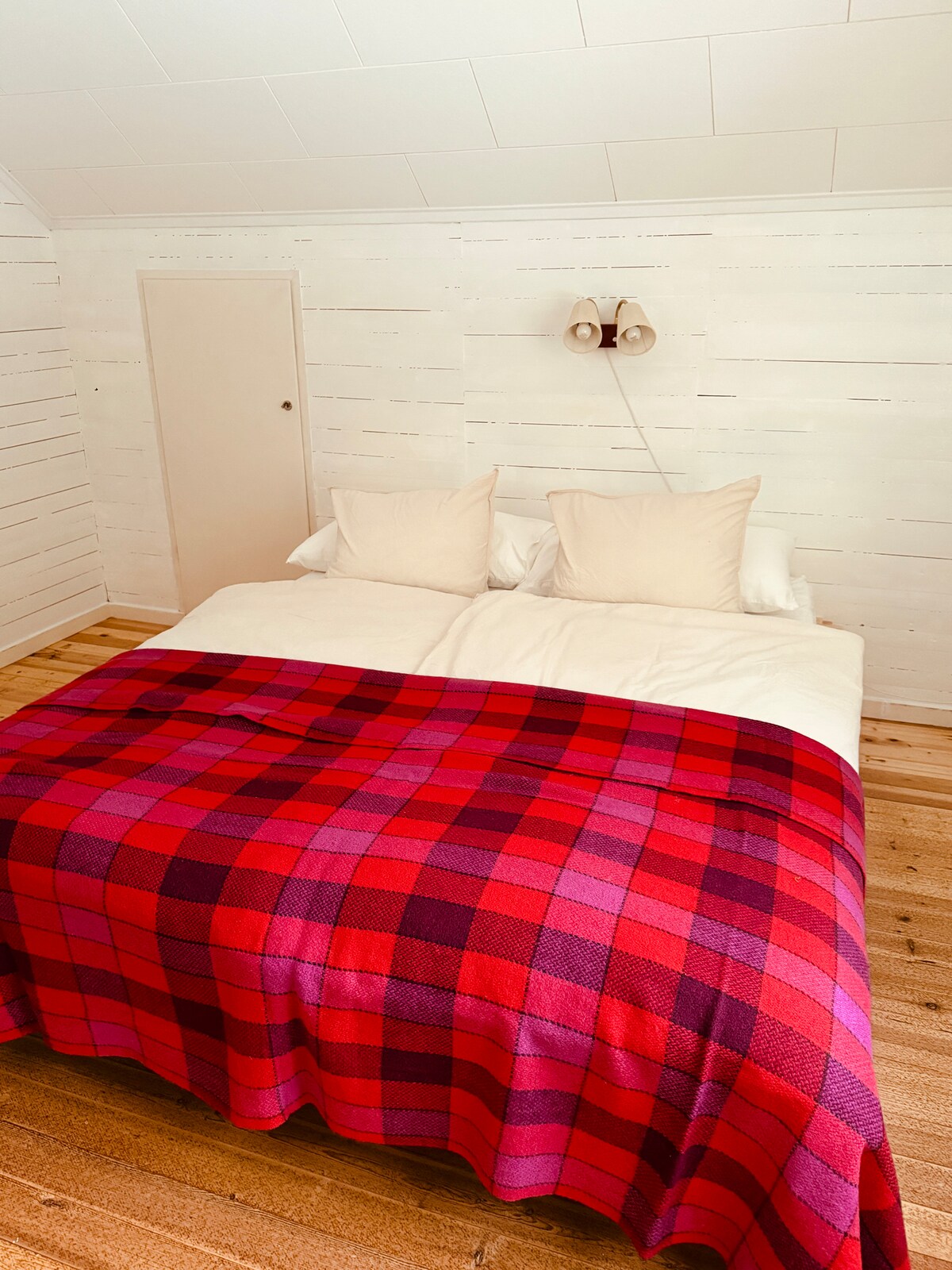 Segundo piso, dormitorio, cama matrimonial