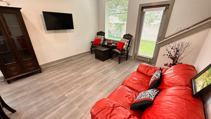 Astonishing Cozy Pet Friendly-city Center W/yard - Houston, TX