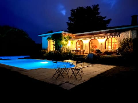 Villa at the foot of the Pyrenees
10 guests