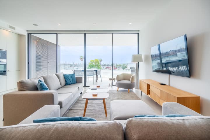 Designer Marina View Apartment (Cs 4-2b) - Lagos