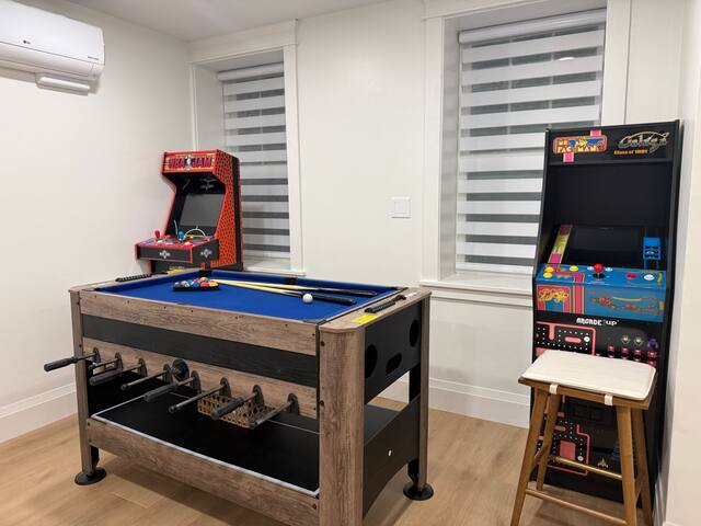 Harvard MIT Lux | Game Room + Parking + Subway gallery image 4