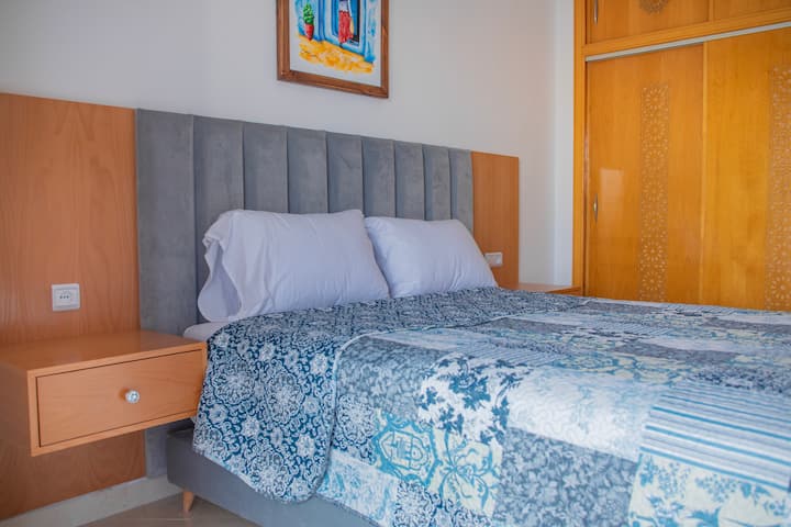 Კარგად მოფიქრებული კეთილმოწყობილი საძინებელი შესანიშნავი ძილის უზრუნველსაყოფად
