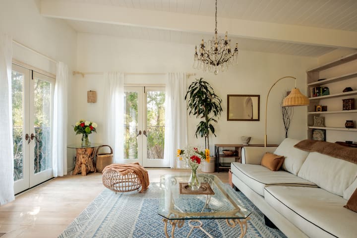 Topanga Villa, Pool + Hot Tub (Main House) - Carbon Beach, CA