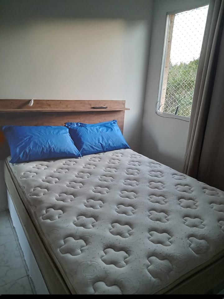 на имотот нема постелнина( чаршаф, ќебе, навлака за перници)