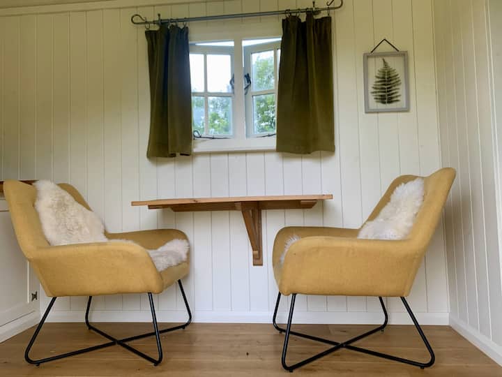 Shepherd's Hut - Emily Rose - Llangollen