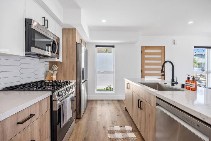 Hollywood Modern Getaway #2 gallery image 5