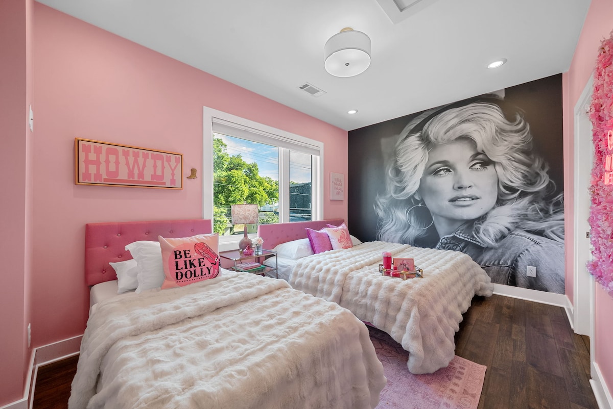 Sparkle, sass, and Southern charm in our Dolly Parton-themed bedroom! King and twin beds, plush bedding, and playful pink decor make this space unforgettable—and totally Instagram-worthy.
