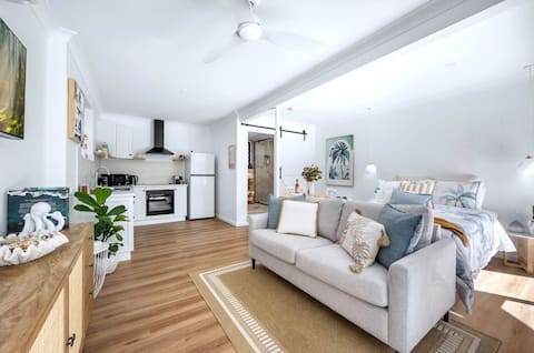 Top performing Airbnb: Breeze Studio - Blenheim Beach Retreat! in Vincentia
