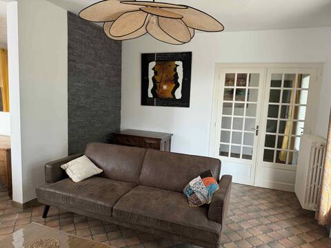 Popular Airbnb listing: Ellie M's Cocoon in Noyers Sur Cher
