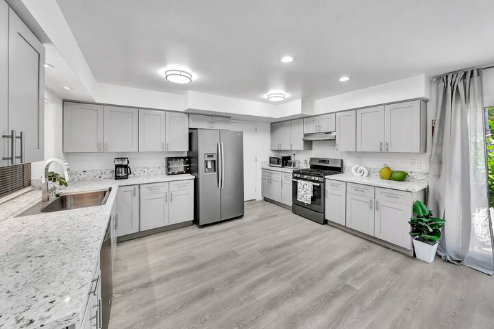 Bright 5BR Home w/ TVs in Every Room + Backyard gallery image 2