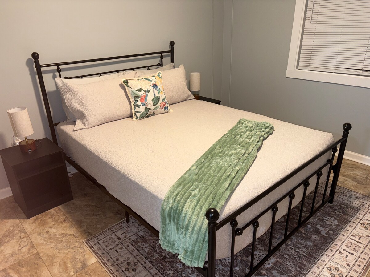 Curtis Cove - Bedroom 3 (1 full bed) 