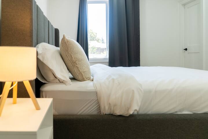 Cozy Modern Family Home • 5BR gallery image 2