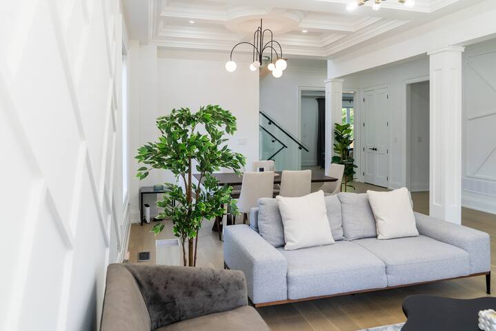 Cozy Modern Family Home • 5BR gallery image 5