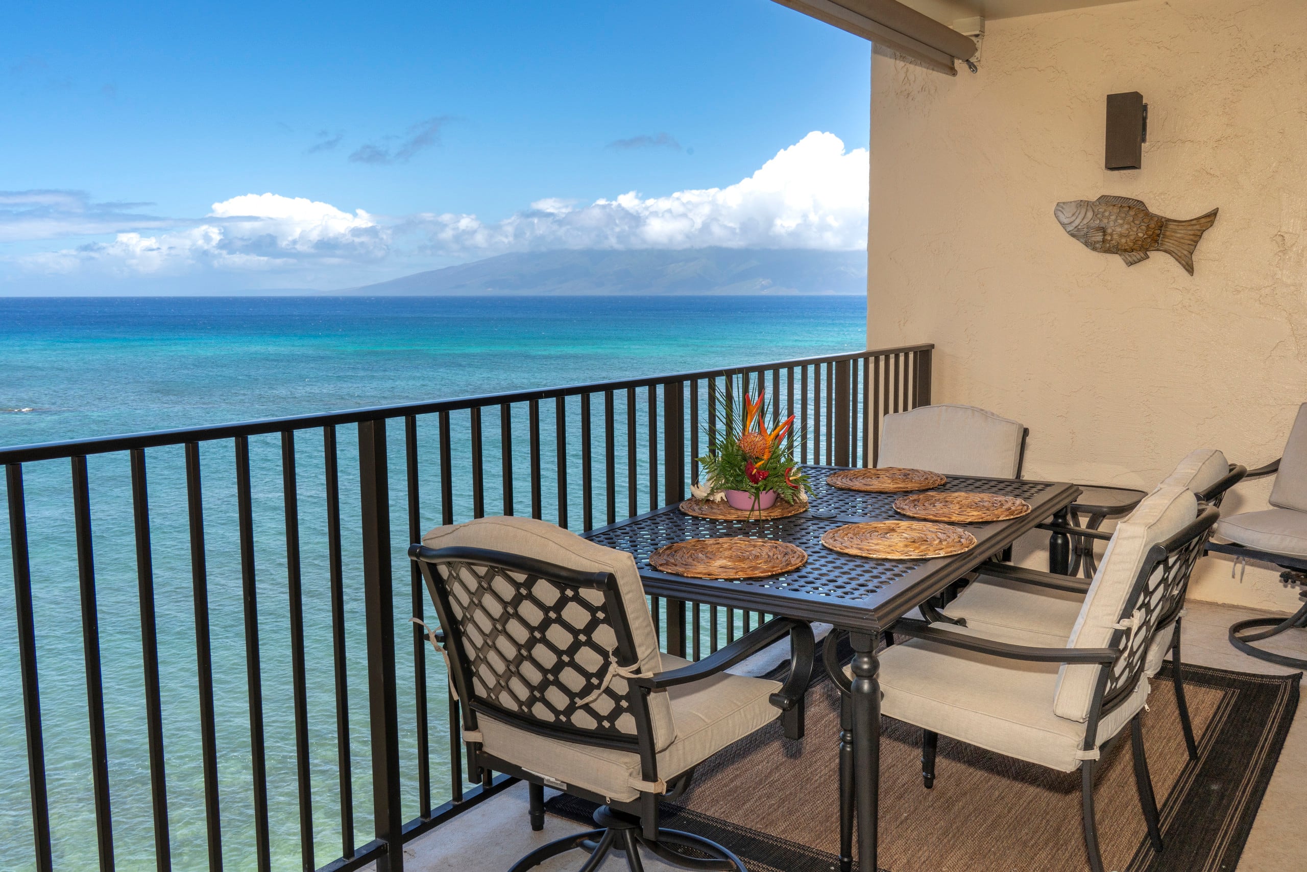 Condo in Lahaina · ★5.0 · 2 bedrooms · 3 beds · 2 private baths - Image 32