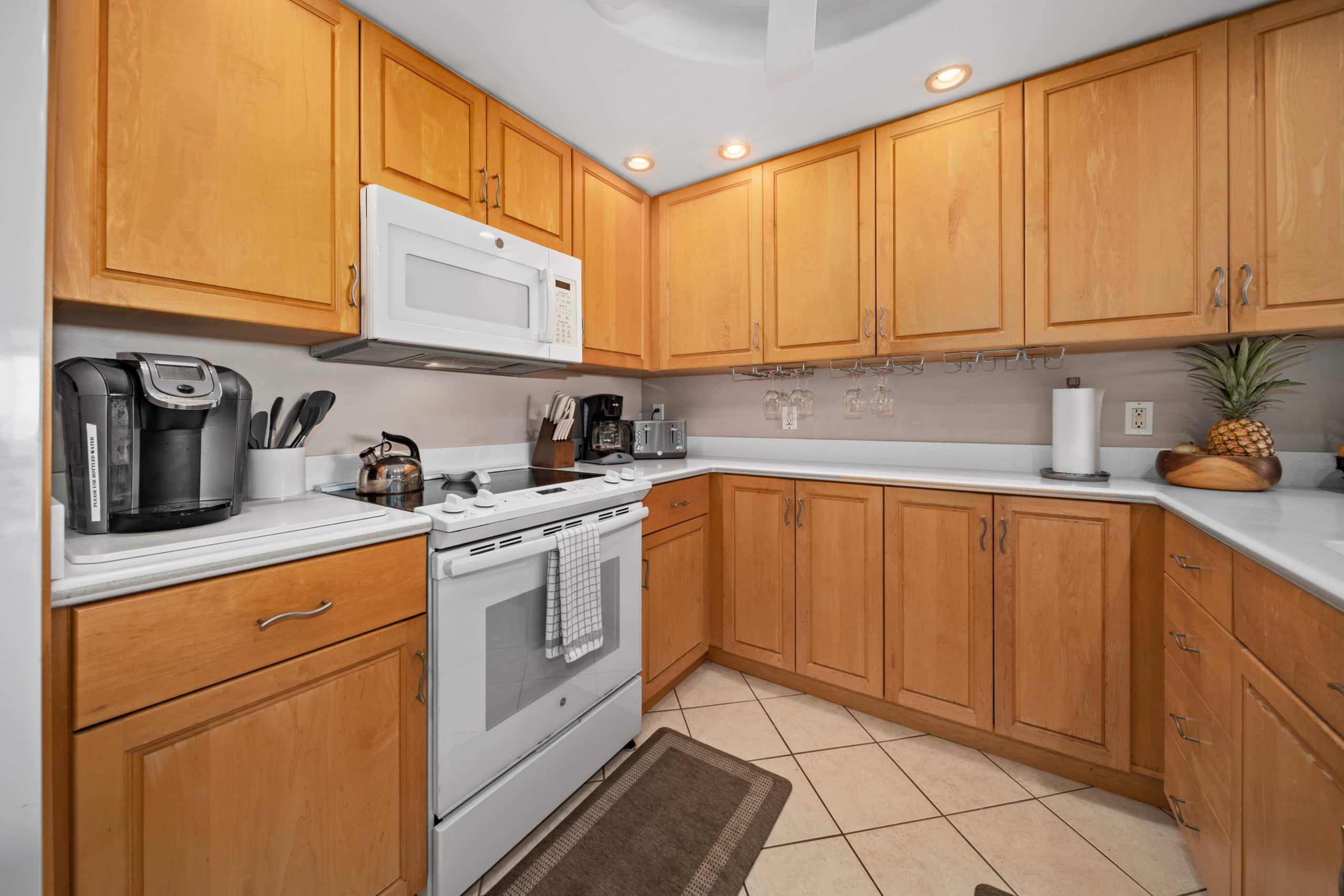 Condo in Lahaina · ★5.0 · 2 bedrooms · 3 beds · 2 private baths - Image 11