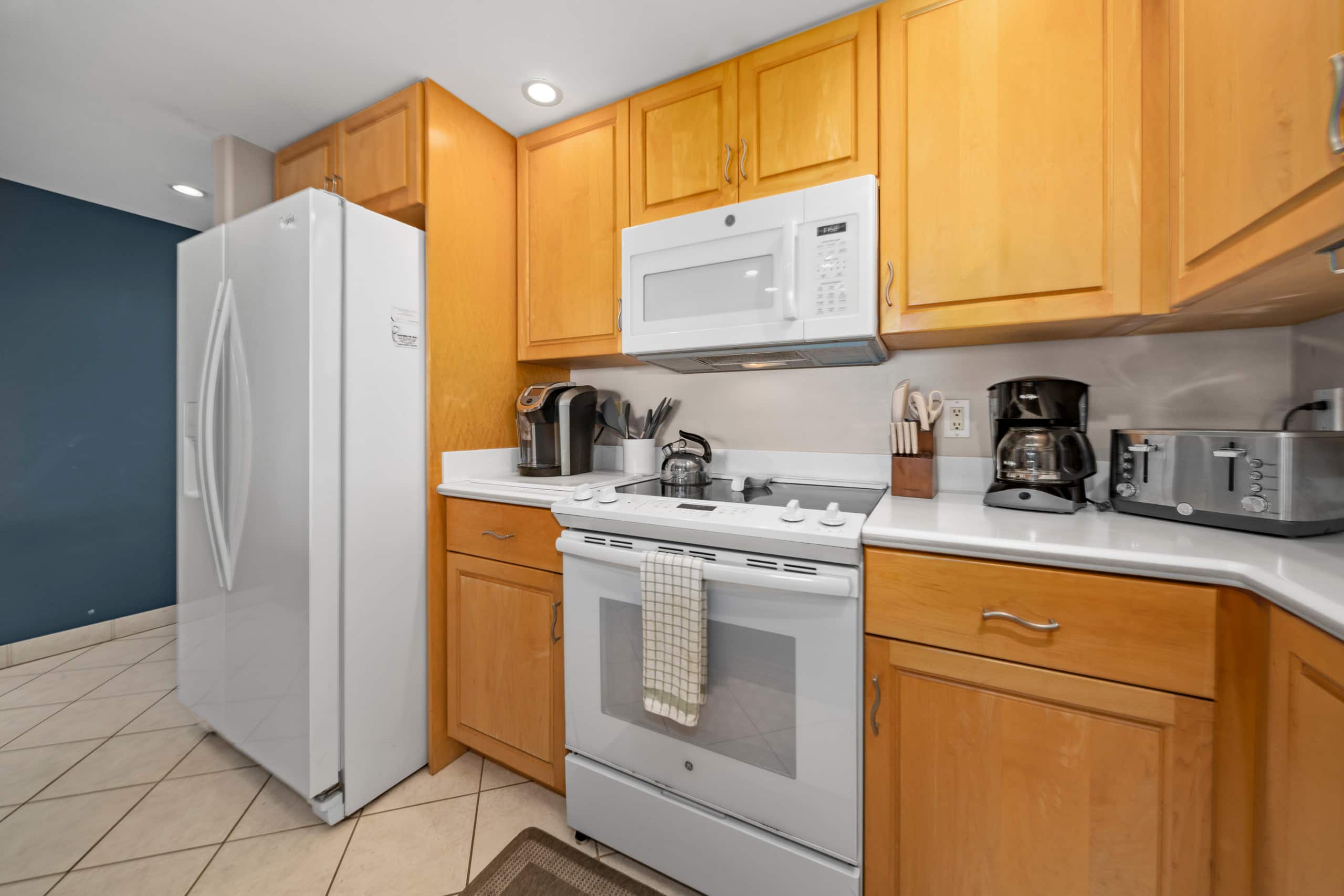 Condo in Lahaina · ★5.0 · 2 bedrooms · 3 beds · 2 private baths - Image 12