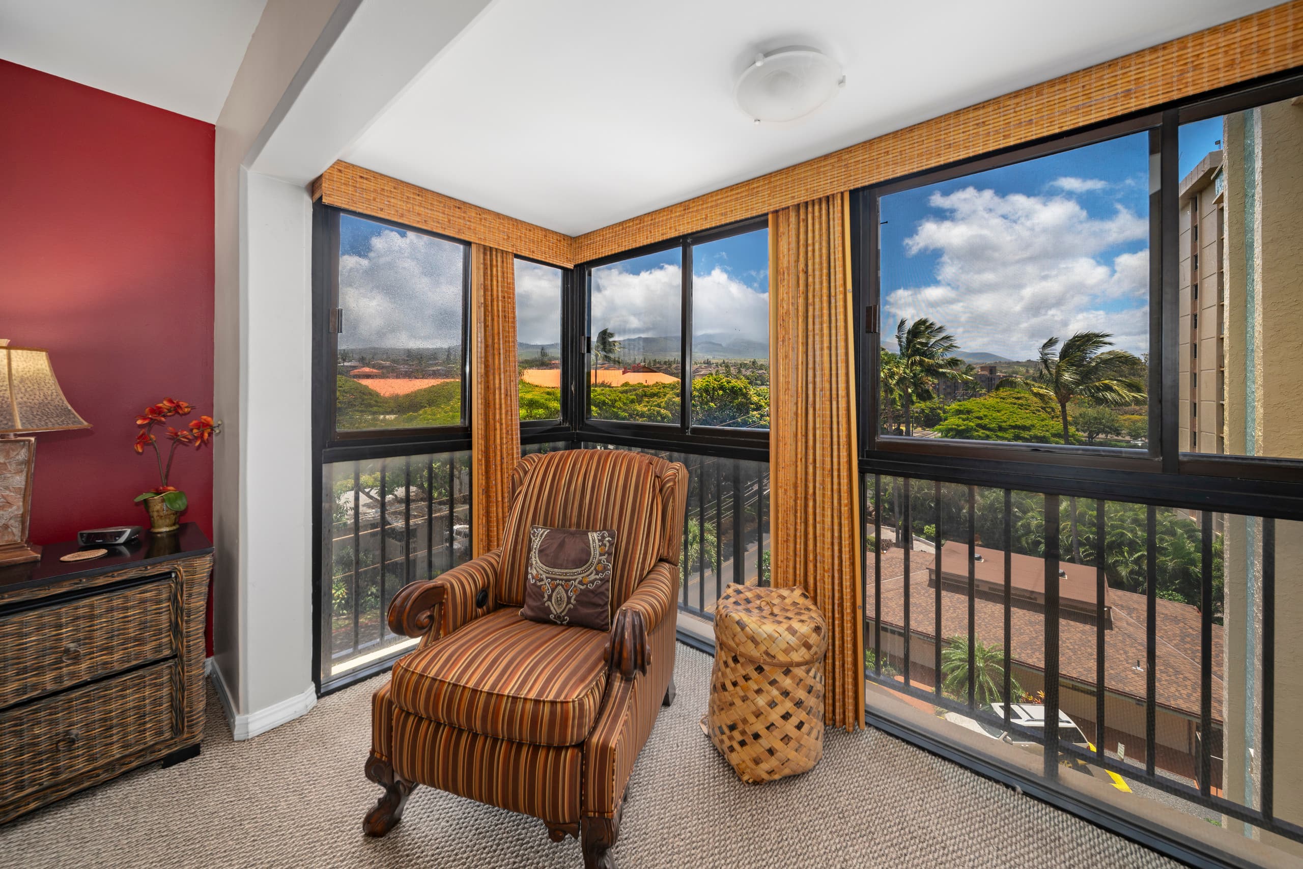 Condo in Lahaina · ★5.0 · 2 bedrooms · 3 beds · 2 private baths - Image 23