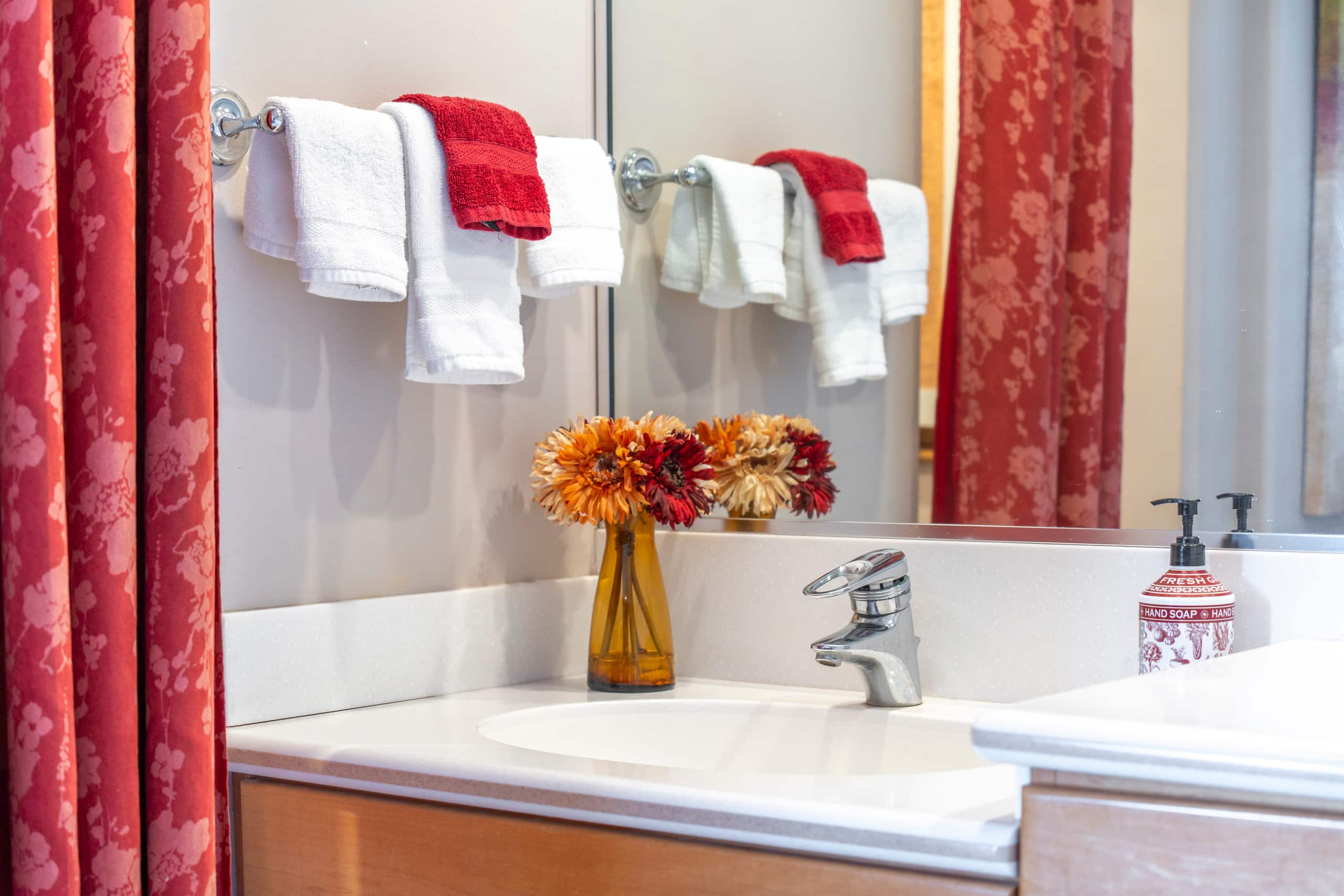 Condo in Lahaina · ★5.0 · 2 bedrooms · 3 beds · 2 private baths - Image 28