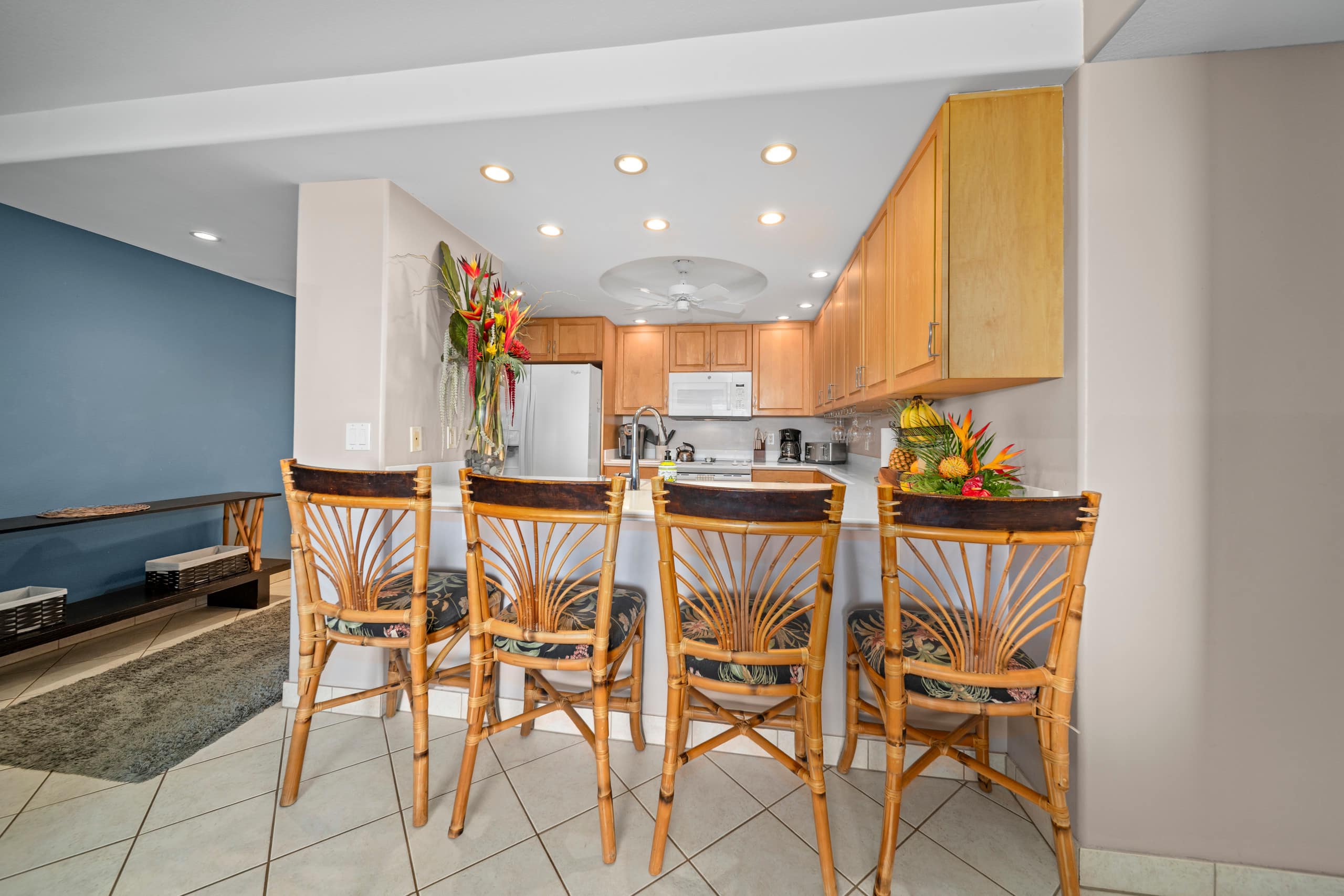 Condo in Lahaina · ★5.0 · 2 bedrooms · 3 beds · 2 private baths - Image 14
