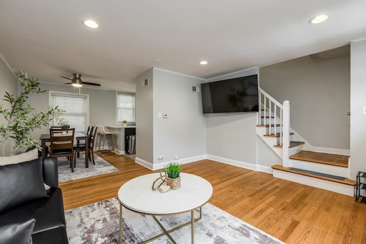 Fully Furnished Stylish 3br Apt Near Highways - Evanston