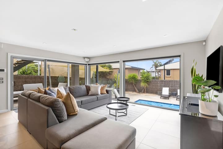 Manna Heaven Luxury 7 Bed Coastal Retreat + Pool - Torquay