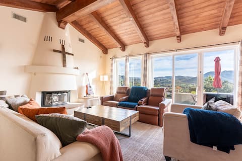 Popular Airbnb listing: 2-Home Family Estate • Legoland, Beach • Sleep 22+ in Vista