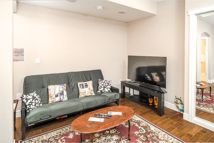 Cozy Guest Suite Quick To Mall, Airport & Banff - Calgary