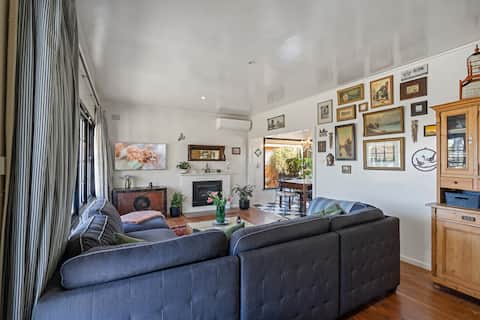 Top performing Airbnb: Park lane cottage in Orange