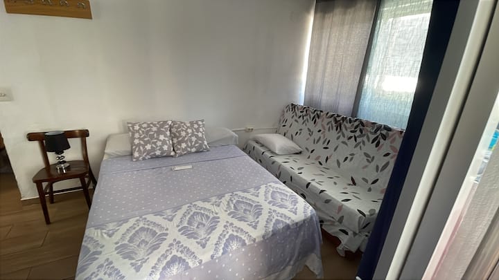 Kitanda cha watu wawili na kitanda cha sofa cha kuvuta nje
