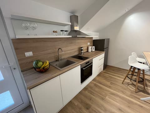 Top Airbnb: Petra and Vuk Apartments *PETRA* in Dobrota