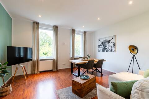 Top Airbnb: 2-BR apartment in the heart of Neustadt & parking in Neustadt An Der Weinstraße
