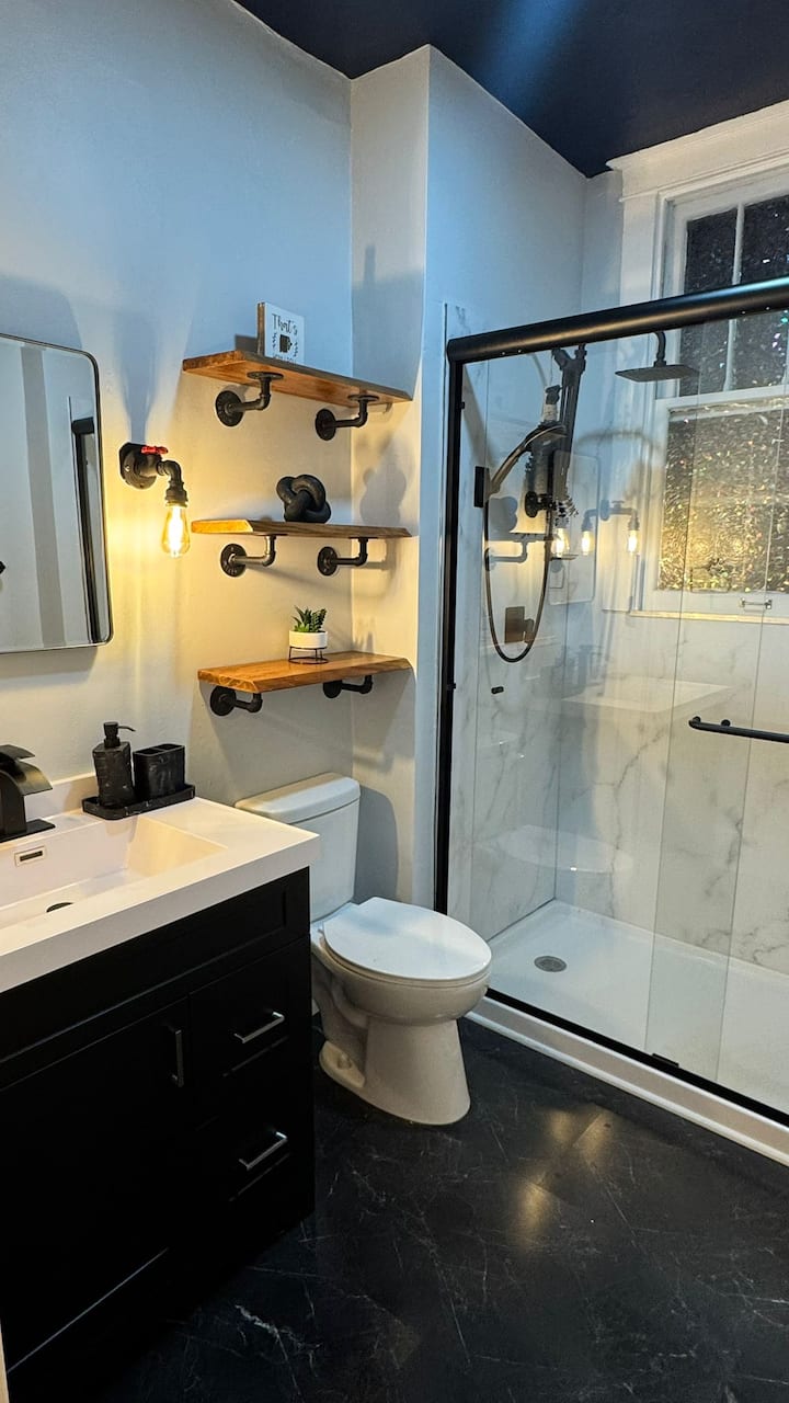 Cozy Home With Renovated Bath - 路易維爾