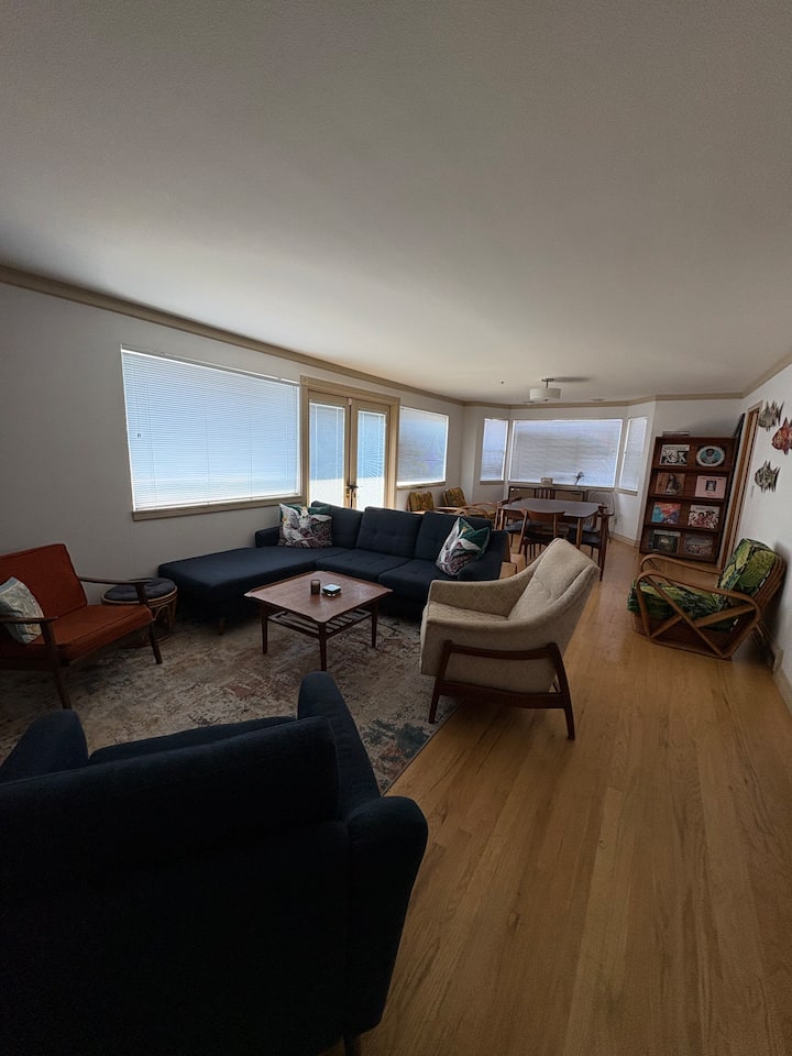 Spacious Home Away From Home - Burien, WA