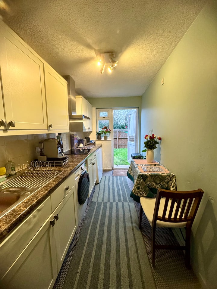 Riverside Private Flat & Parking,lhr/brunel/london - Hounslow