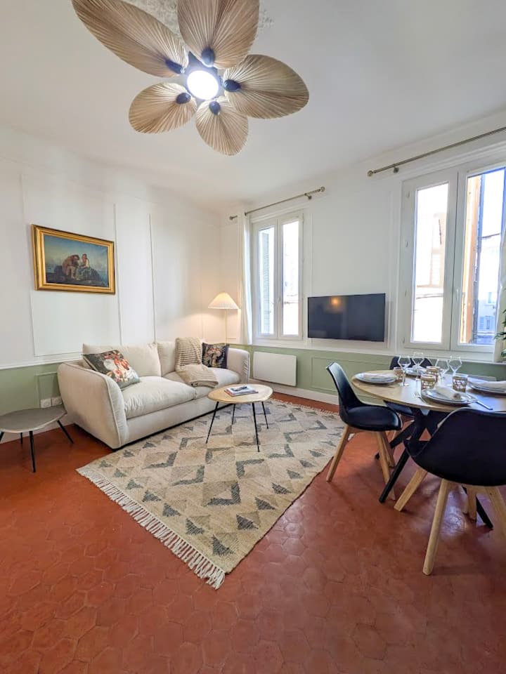 Plein Centre D'aix : Bel Appartement T2 Rénové - Aix-en-Provence