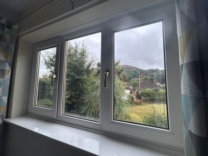 可欣赏Ragleth山景。