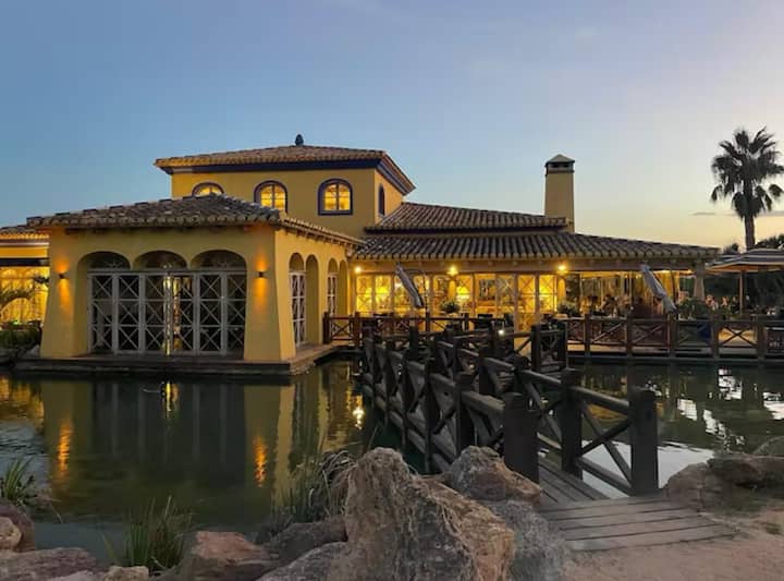 El restaurante El Torrente, a solo 100 m del alojamiento.
