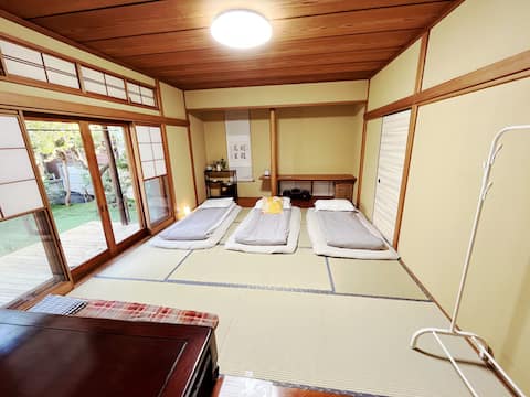 Japanese courtyard style detached villa, Harry Potter theme park 5 min walk, free parking available