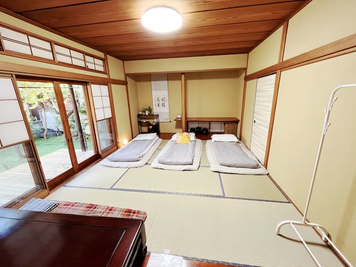 Japanese courtyard style detached villa, Harry Potter theme park 5 min walk, free parking available