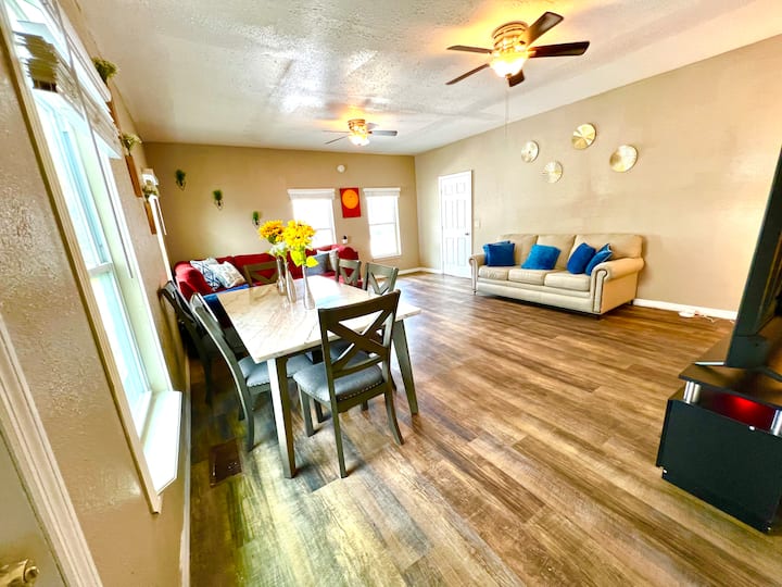 Massive On Myrtle St - 7 Mins From Dt - Sleeps 14 - Jacksonville