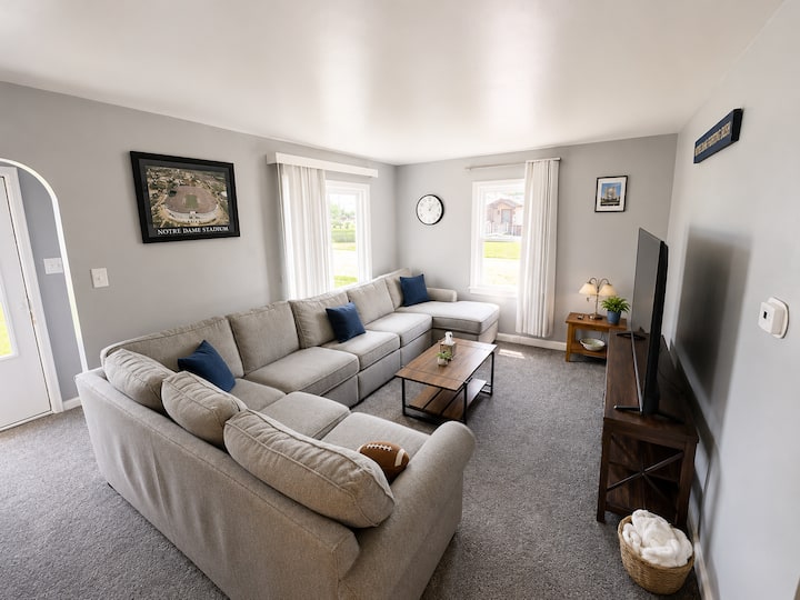 Cozy Kickoff | Walk To Notre Dame | Sleeps 8! - Mishawaka, IN