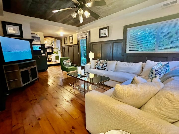 2br Cottage | Walk To Downtown Gh | Fenced Yard - 格蘭德港