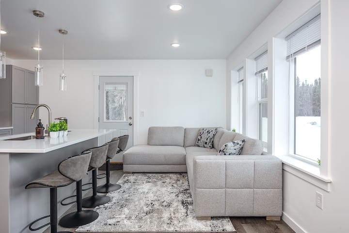 New Modern 2br/ 1 Ba Unit - Alaska