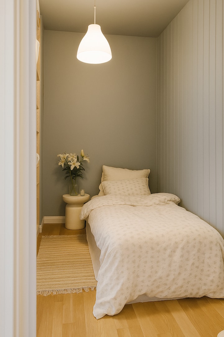 Dhoma e gjumit nr. 2 është pa dritare dhe përmban një dyshek ajri prej 90 cm. Më thuaj nëse jeni 3 vizitorë, përndryshe kjo dhomë do të mbyllet. 