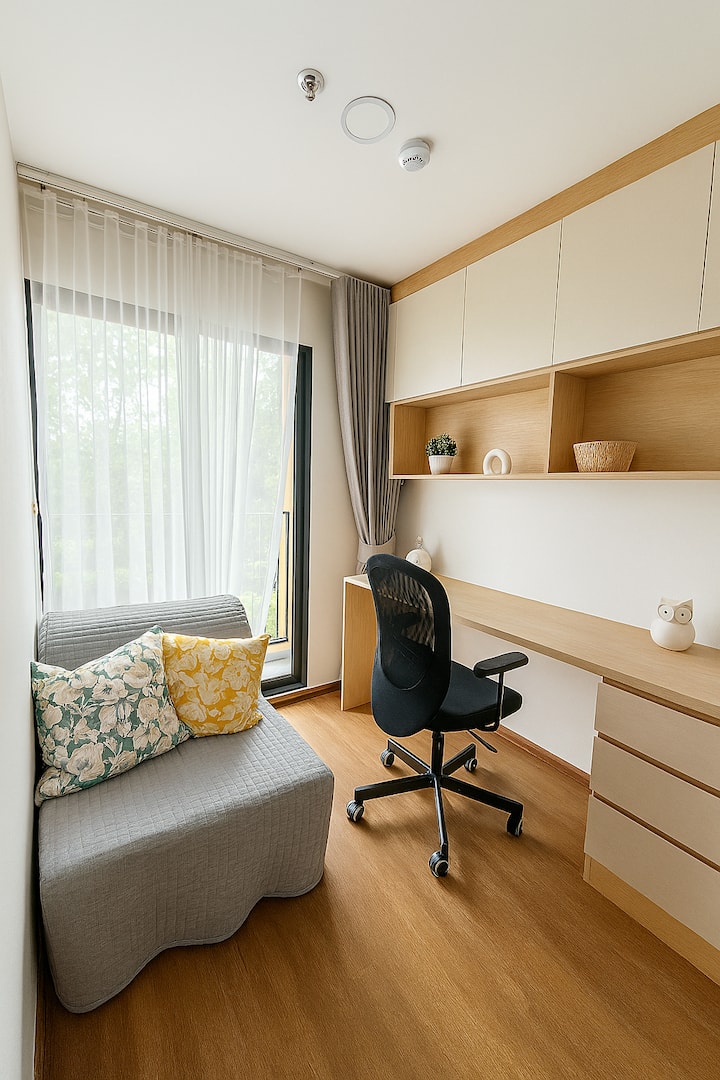 Workspace evidence from Modern 1BR+Den Free Parking 41FL <300m to MRT