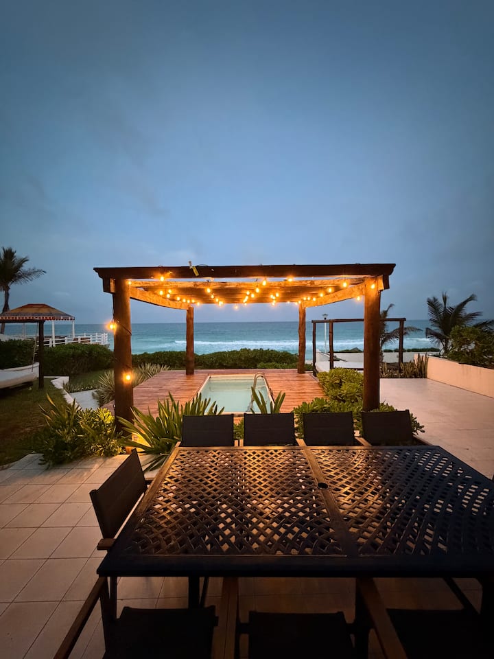 Beachfront Villa W Private Access To The Caribbean - Cancún