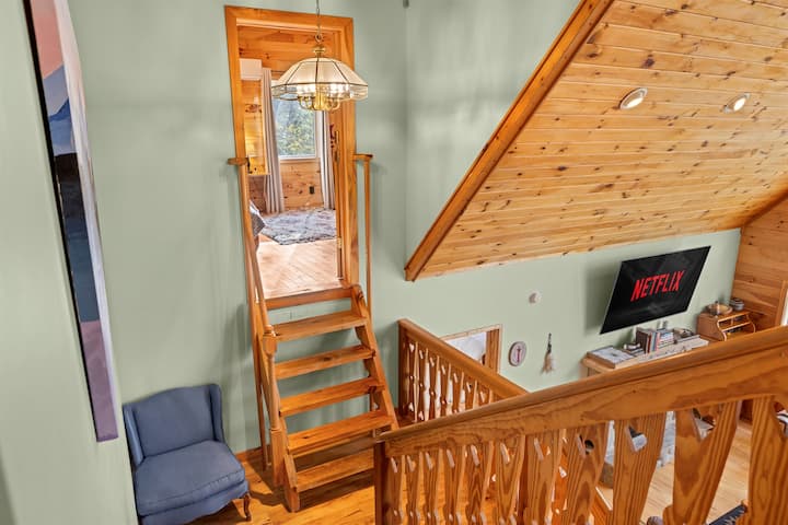 Loft Retreat: Bask in natural light and enjoy movie nights in your scenic mountain hideaway!
