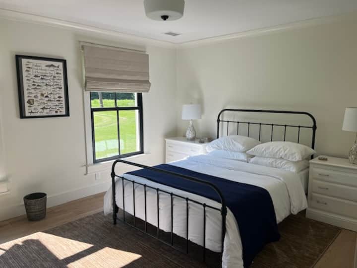 Საძინებელი 2
საწოლი 152×203 სმ ტელევიზორით.