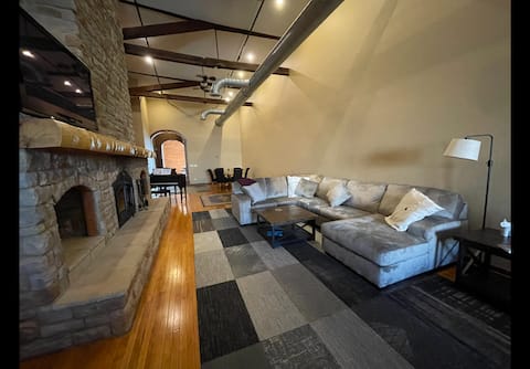 Penthouse Suite Downtown Wooster on the Square